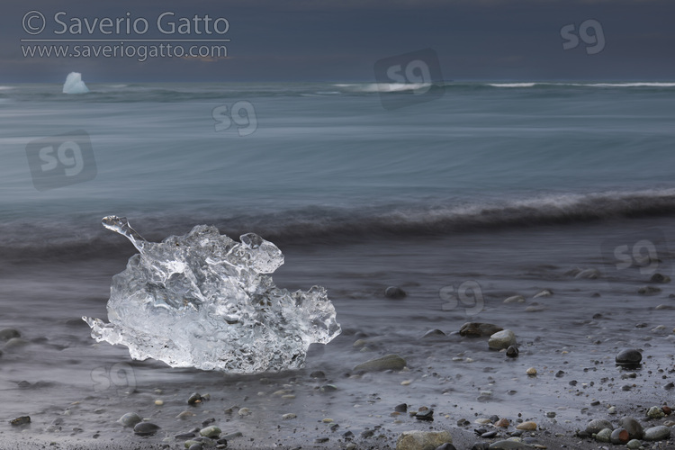 Diamond Beach, piece of ice on the shore